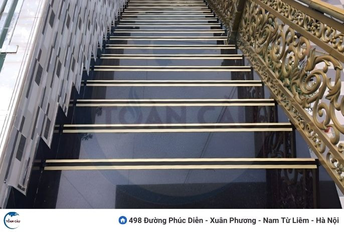 Nẹp inox trong cầu thang