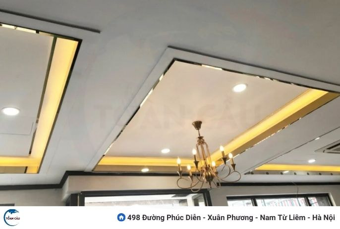 Kết hợp nẹp inox với đèn LED để tăng tính thẩm mỹ và chiều sâu cho không gian